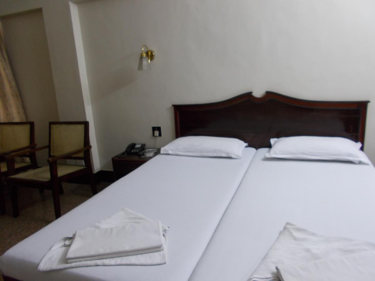Biju'S Tourist Home Kochi Bagian luar foto