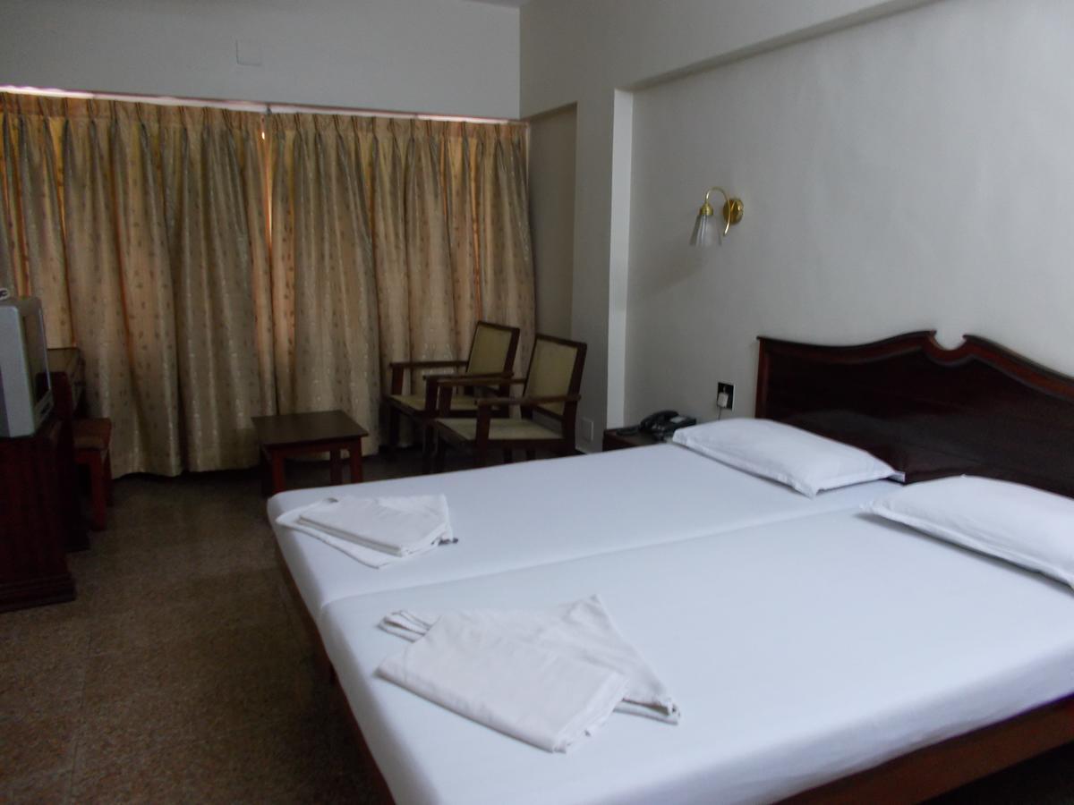 Biju'S Tourist Home Kochi Bagian luar foto
