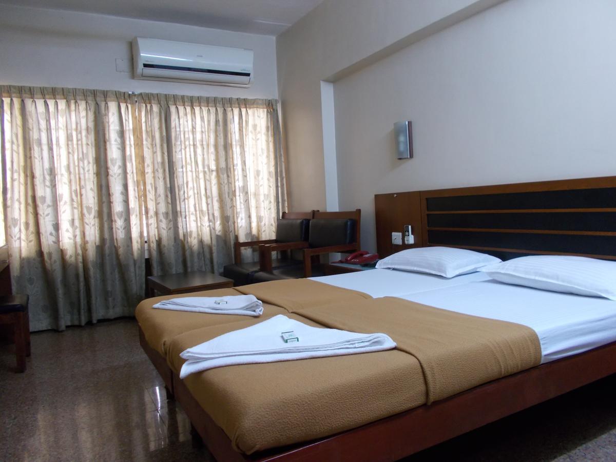 Biju'S Tourist Home Kochi Bagian luar foto